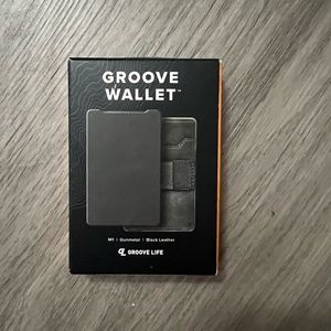 Groove wallet